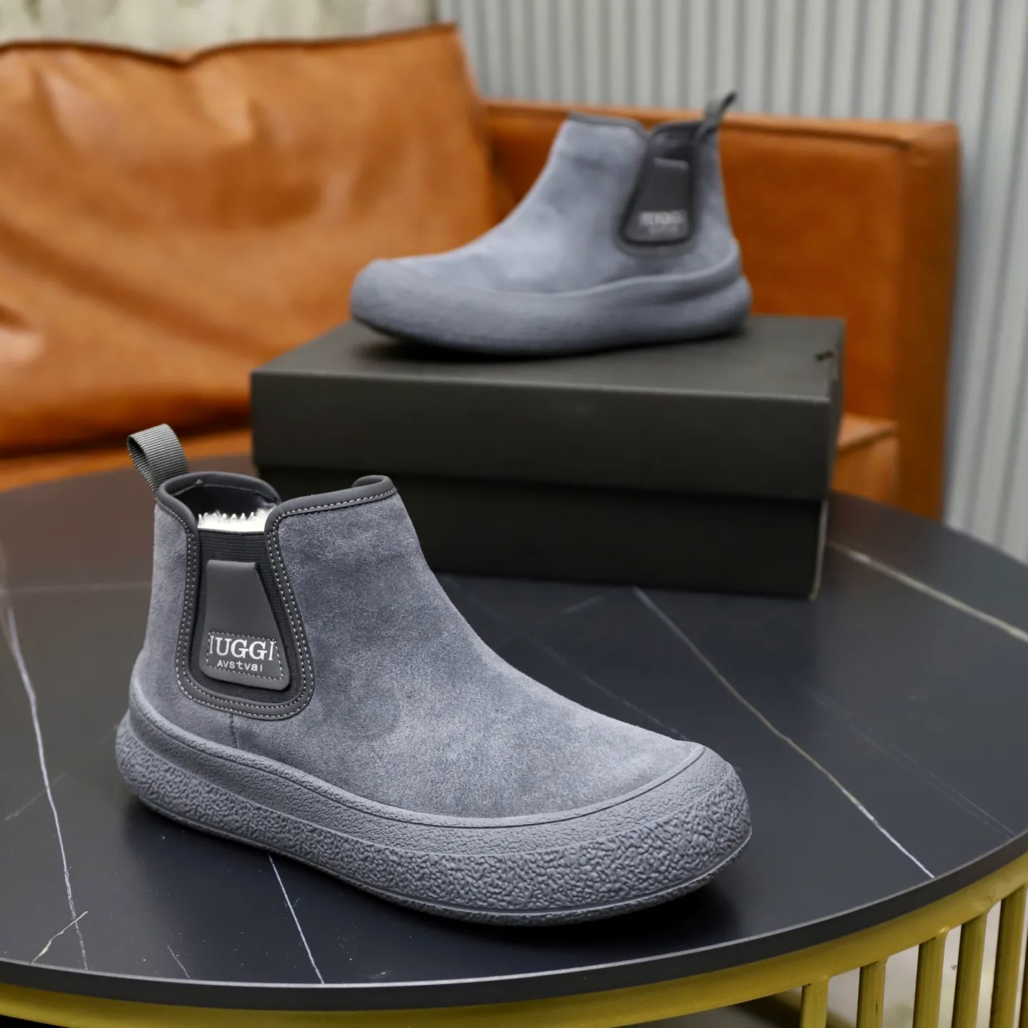 Ex-factory price: 580💰Thick wool imported from Australia Brand: UGG genuine purchase Size: 39-44 Grade: Official website 1:1 Material: First layer of genuine leather waterproof and anti-freeze upper Real wool lining Original non-slip soft wear-resistant outsole Style category: Men's casual shoes Trendy style Comfortable on the feet Color: Official website color synchronization